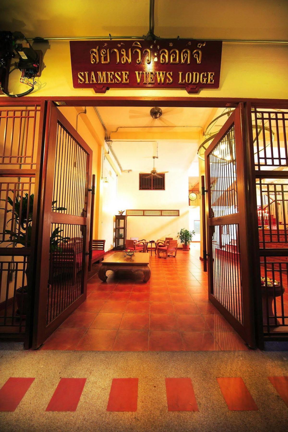 Lodge Siamese Views *