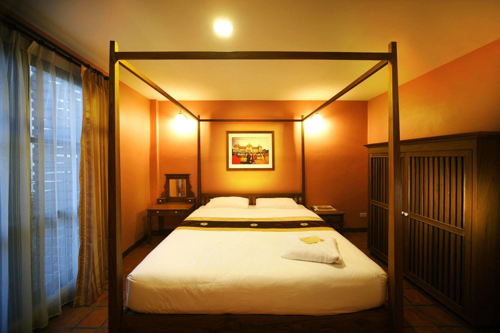 Siamese Views Lodge *